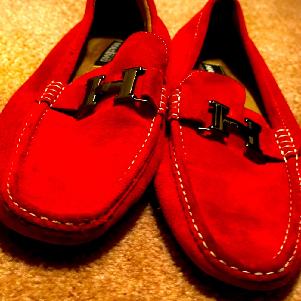 Mens suede red shoe with silver buckle